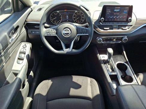 Used 2024 Nissan Altima 2.5 SV FWD image 13