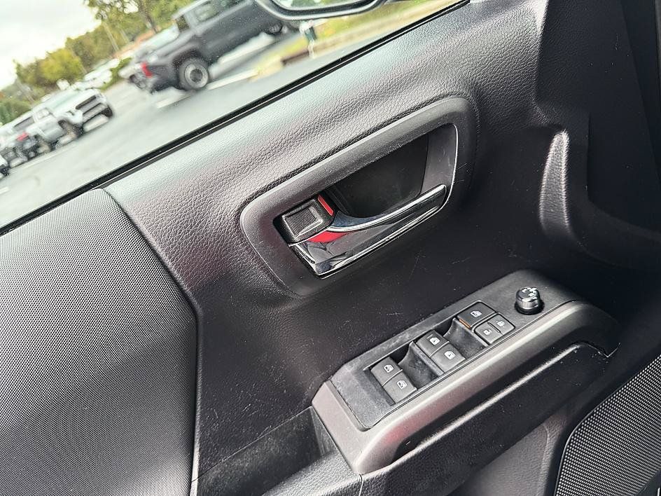 Certified 2020 Toyota Tacoma TRD Sport AWD/4WD image 9