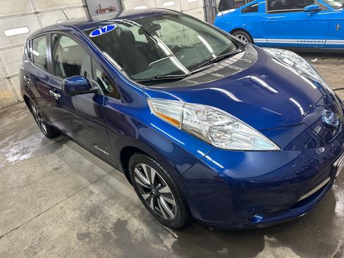 Used 2017 Nissan Leaf SV w/ Premium Package image 7