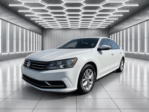 Used 2018 Volkswagen Passat 2.0T S FWD image 2