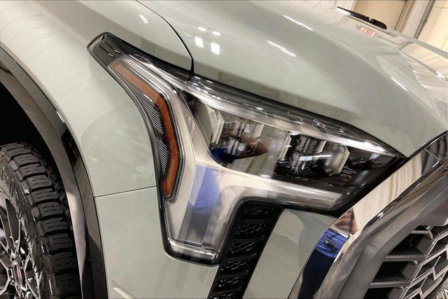 Used 2024 Toyota Tundra Platinum w/ TRD Off-Road Package AWD/4WD image 28