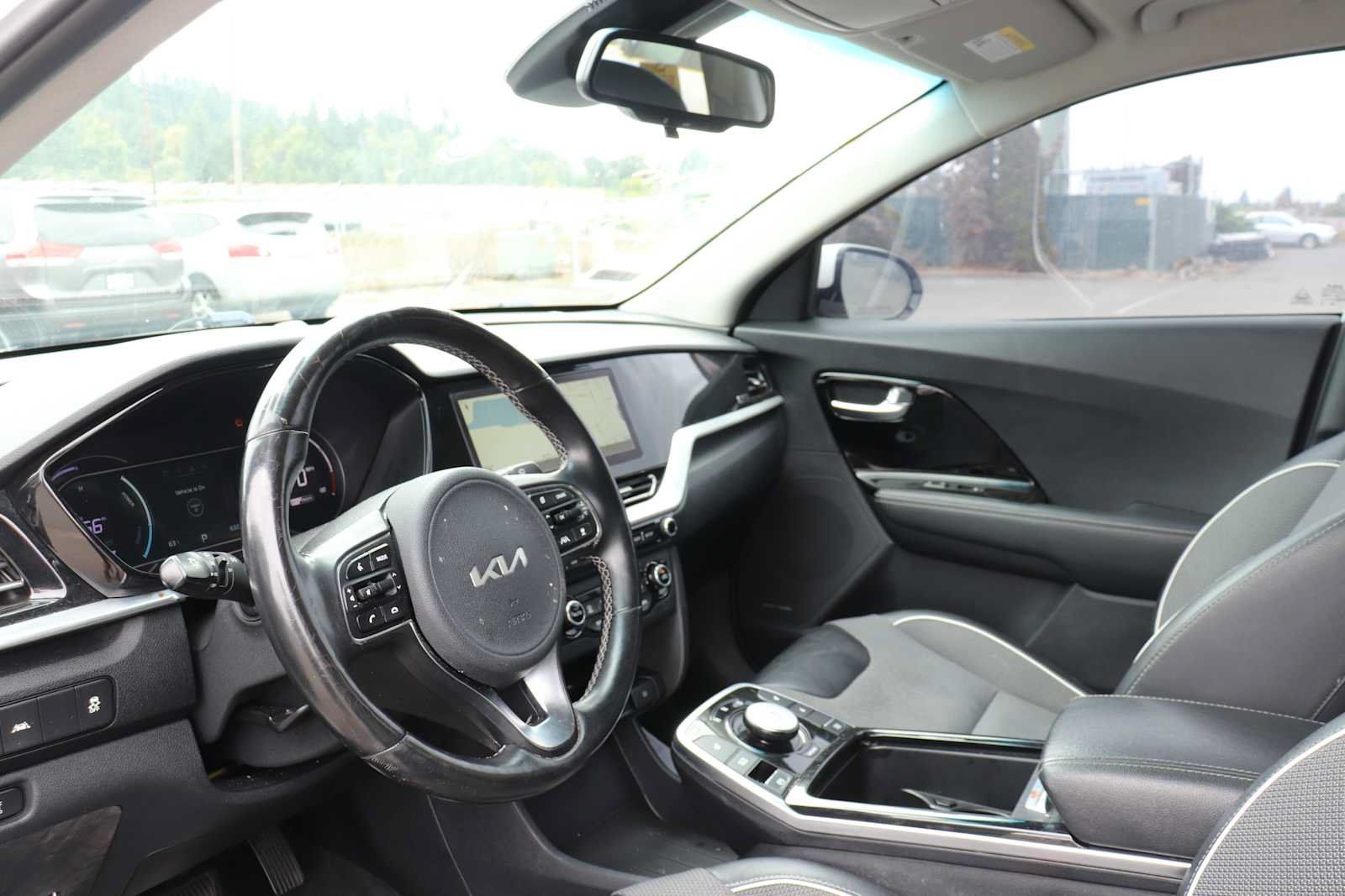 Used 2022 Kia Niro EX w/ Cold Weather Package FWD image 10
