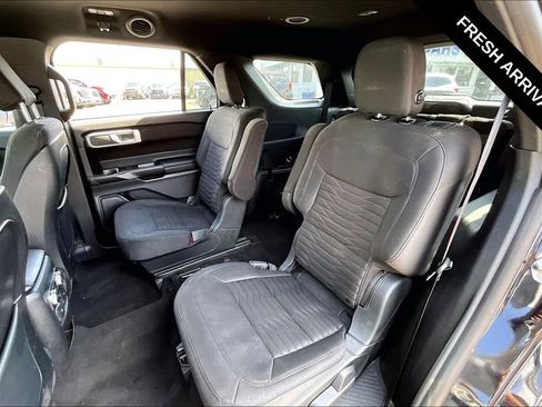 Used 2020 Ford Explorer XLT AWD/4WD image 6