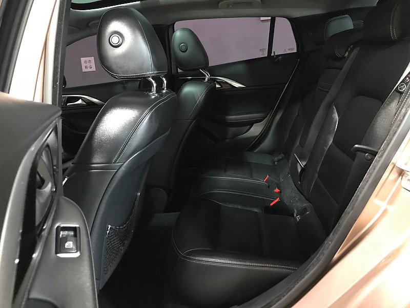 Used 2017 INFINITI QX30 Premium w/ Navigation Package FWD image 17