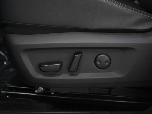 Used 2025 Nissan Rogue SL image 30