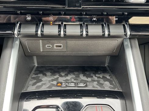 Used 2023 Chevrolet Colorado Z71 w/ Z71 Convenience Package 2 image 8