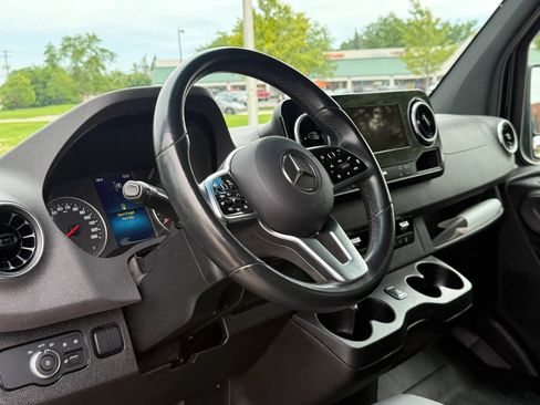 Used 2023 Mercedes-Benz Sprinter 2500 image 11