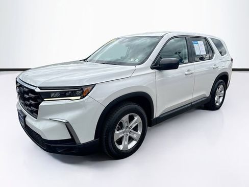 Used 2023 Honda Pilot LX image 3