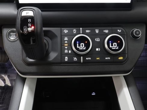 Certified 2025 Land Rover Defender 90 X-Dynamic SE AWD/4WD image 13