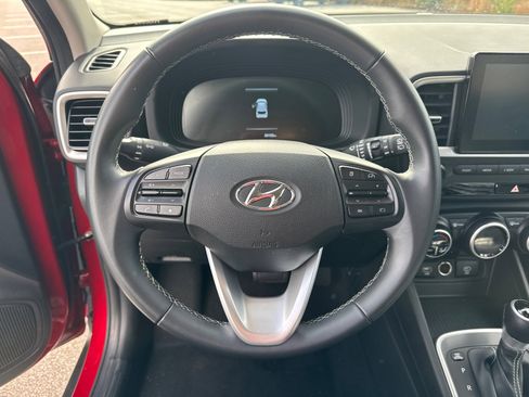 Used 2025 Hyundai Venue SEL image 23