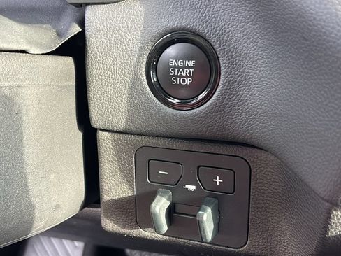 Used 2025 Toyota Tundra Limited AWD/4WD image 15