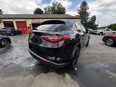 Used 2019 Alfa Romeo Stelvio Sport w/ Quick Order Package 22J Sport AWD/4WD image 9