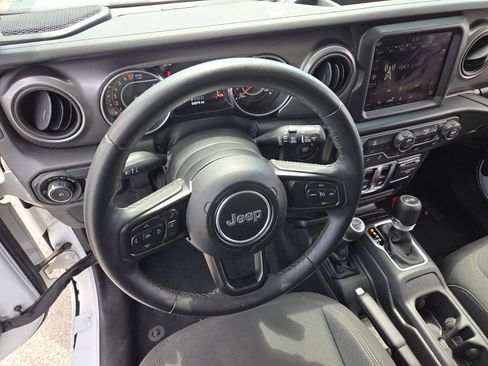 Used 2022 Jeep Wrangler Sport AWD/4WD image 6