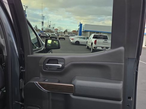 Used 2019 Chevrolet Silverado 1500 RST image 18