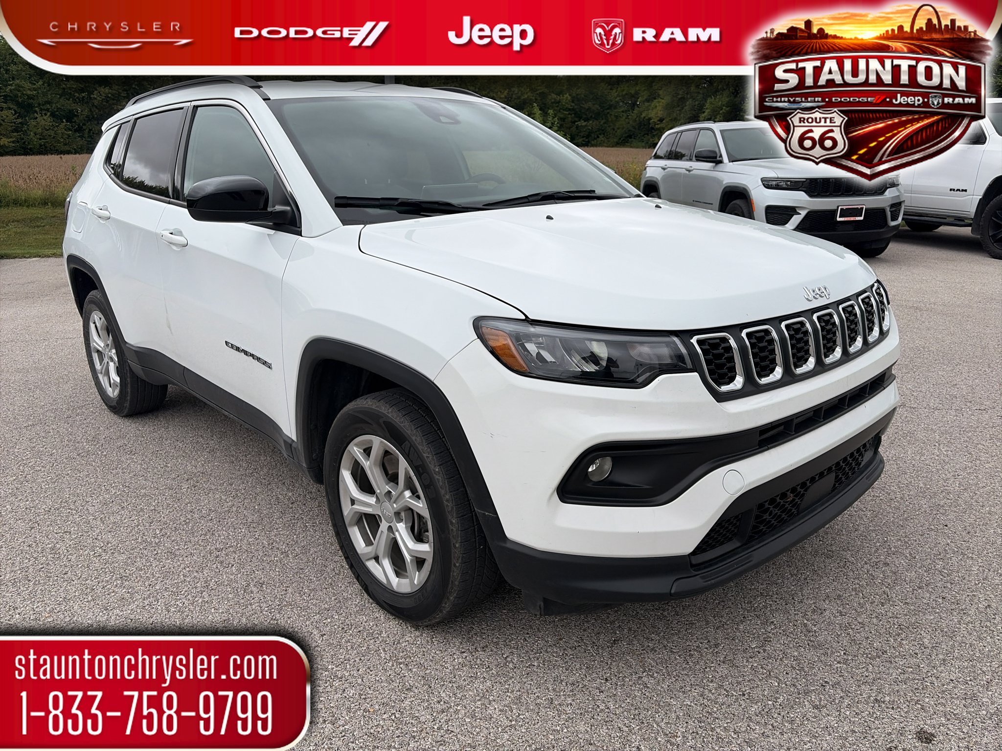Used 2024 Jeep Compass Latitude AWD/4WD image 1