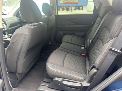 Used 2024 Nissan Pathfinder SV FWD image 16