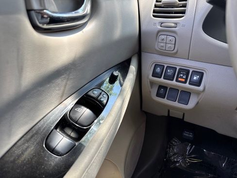 Used 2015 Nissan Leaf SV FWD image 11
