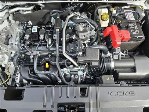 Used 2025 Nissan Kicks SR w/ Illumination Package image 16