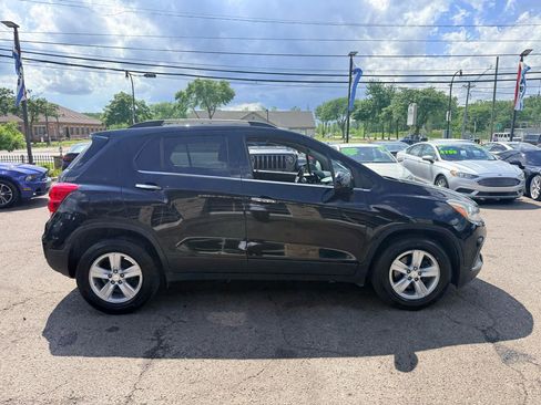 Used 2019 Chevrolet Trax LT w/ LT Convenience Package FWD image 8