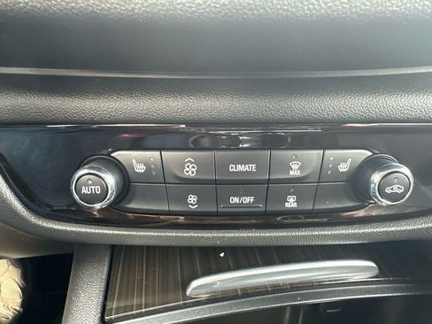 Used 2018 Buick Regal Essence w/ Driver Confidence Package #1 image 23