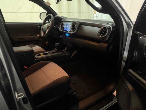 Certified 2022 Toyota Tacoma TRD Off-Road image 27