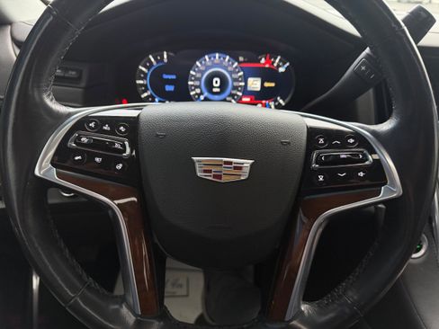 Used 2018 Cadillac Escalade Luxury image 17