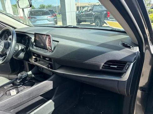 Used 2024 Nissan Rogue SV AWD/4WD image 29