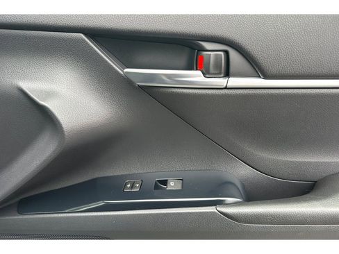 Used 2018 Toyota Camry LE w/ Convenience Package FWD image 18