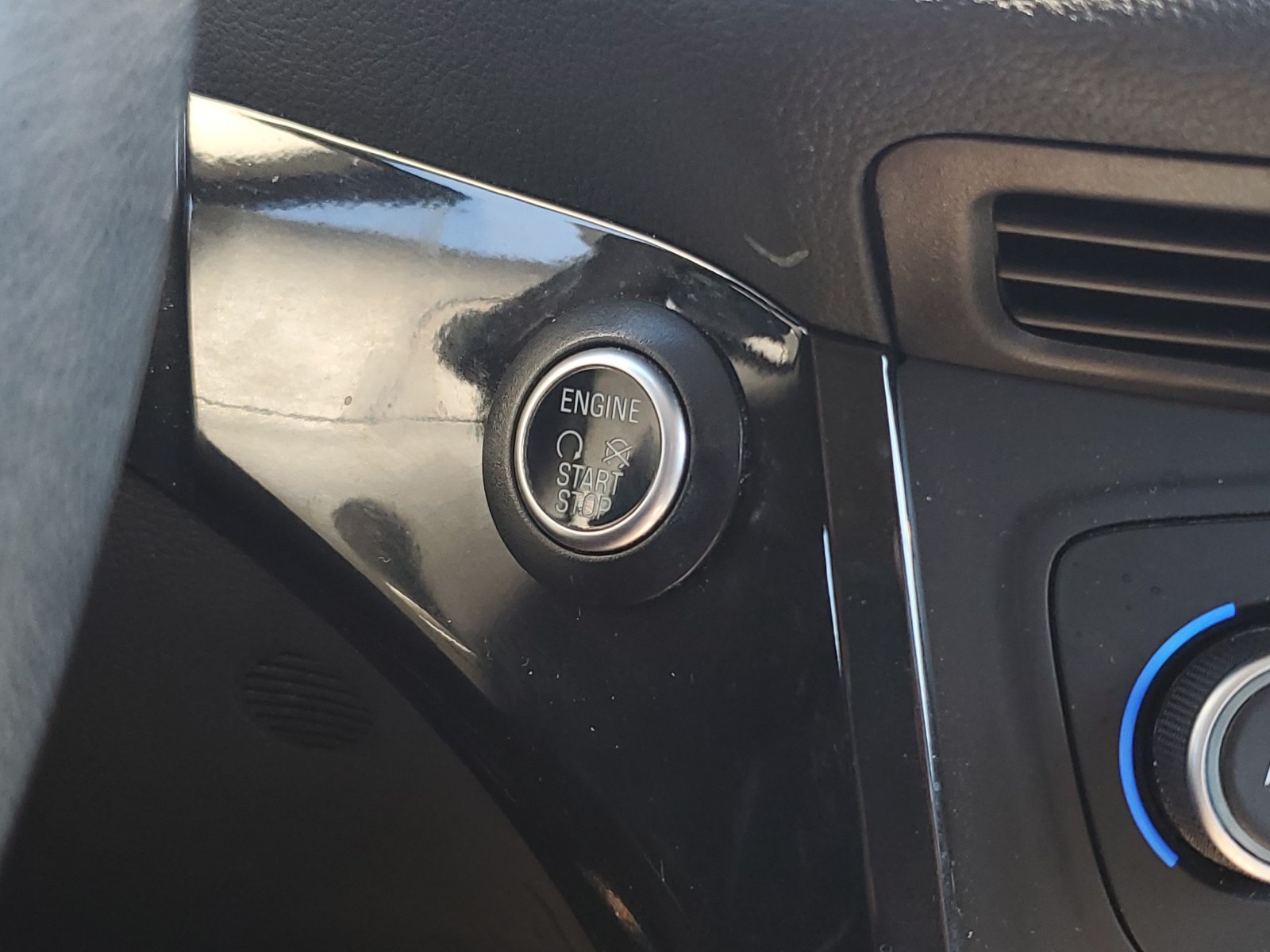 Used 2018 Ford Escape Titanium AWD/4WD image 31