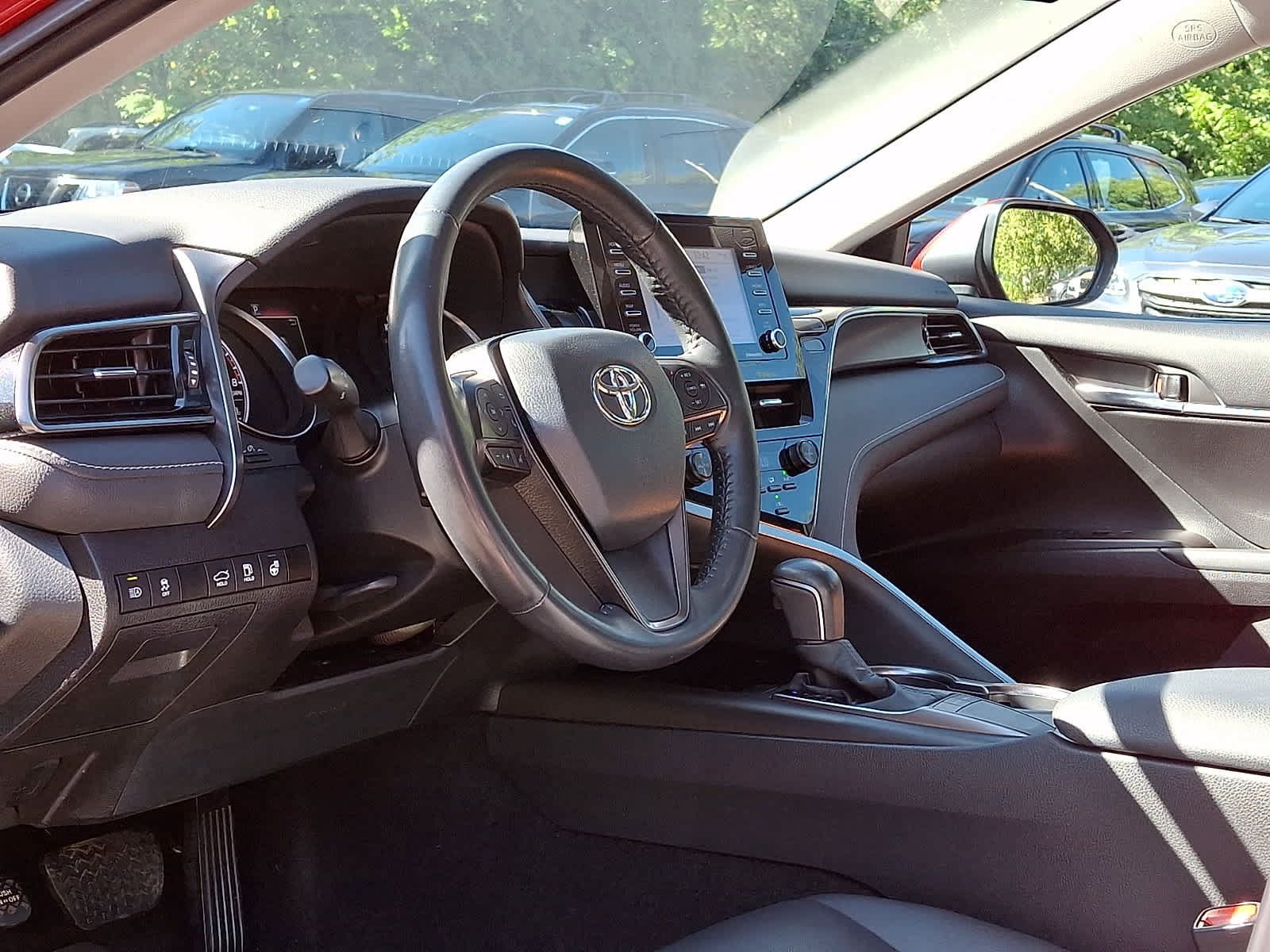 Used 2022 Toyota Camry SE w/ Cold Weather Package FWD image 10