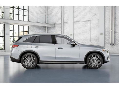Used 2025 Mercedes-Benz GLC 300 image 2