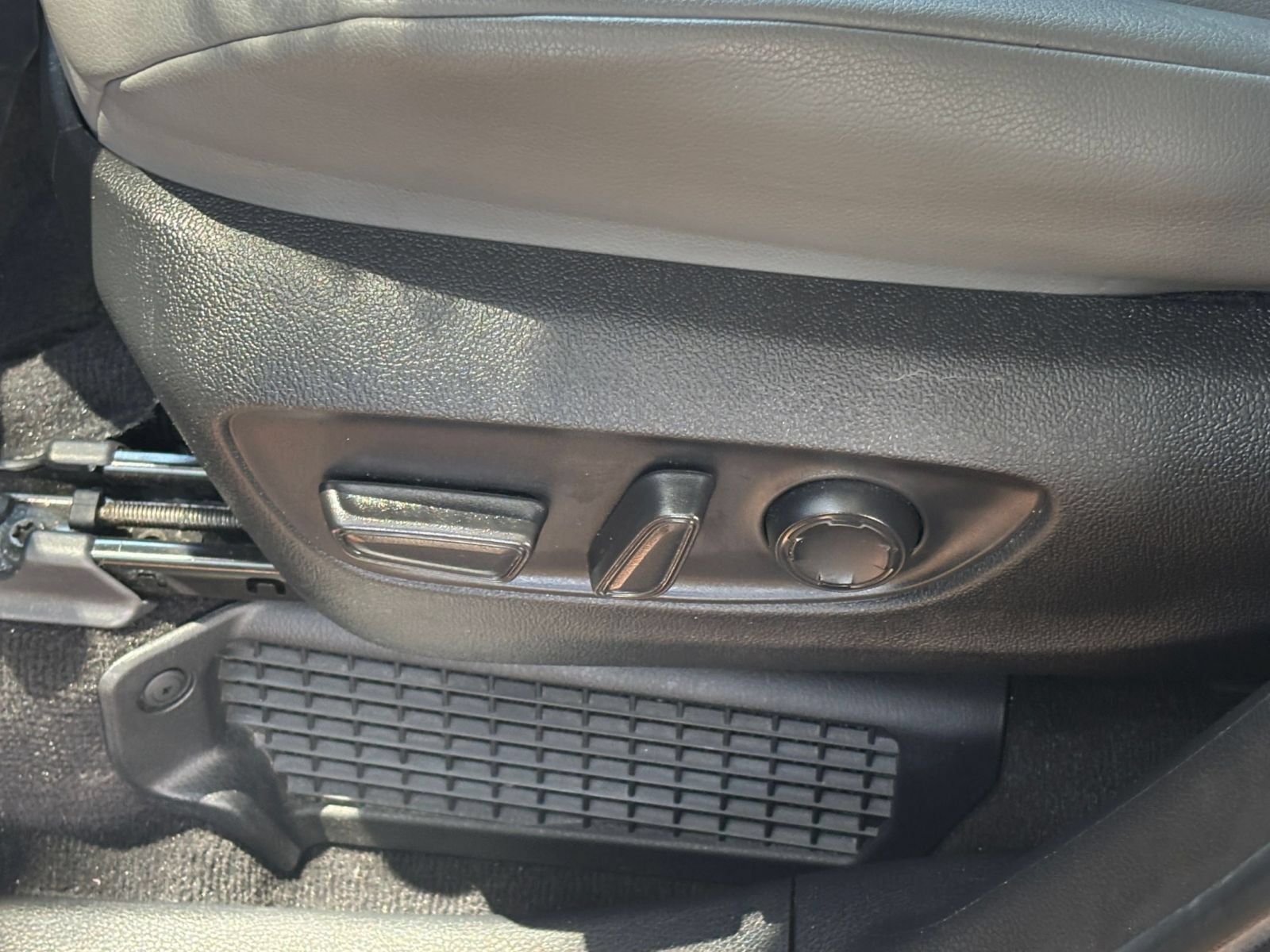 Used 2025 Toyota Sienna XLE FWD image 22