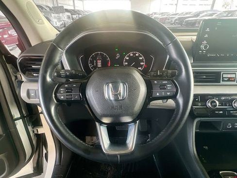 Used 2025 Honda Pilot Touring image 16
