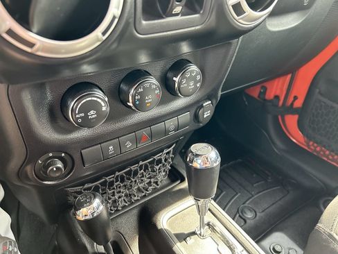 Used 2015 Jeep Wrangler Unlimited Sahara w/ Dual Top Group AWD/4WD image 25