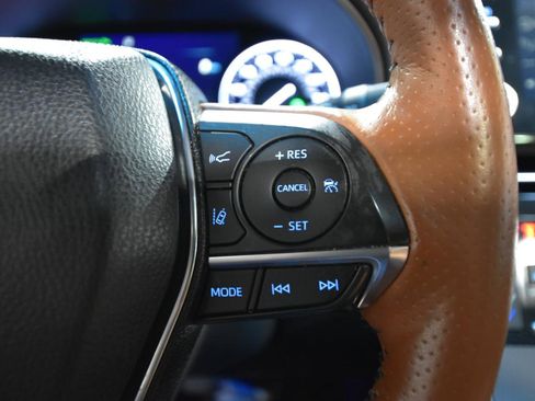 Used 2019 Toyota Avalon Limited image 20