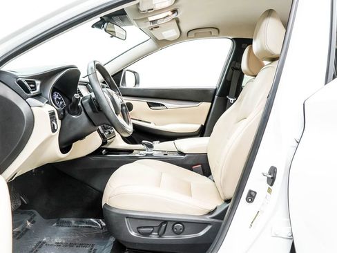 Used 2019 INFINITI QX50 Pure FWD image 16