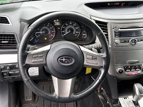 Used 2010 Subaru Outback 2.5i Premium image 18