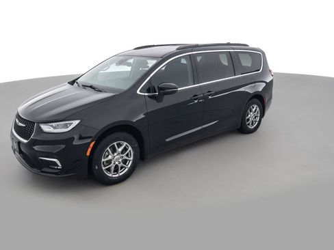 Used 2021 Chrysler Pacifica Touring image 9