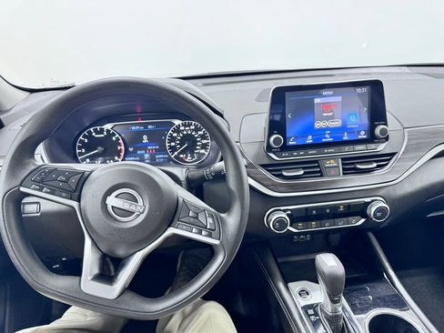 Used 2023 Nissan Altima 2.5 SV FWD image 13