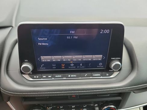 Used 2024 Nissan Rogue S AWD/4WD image 19