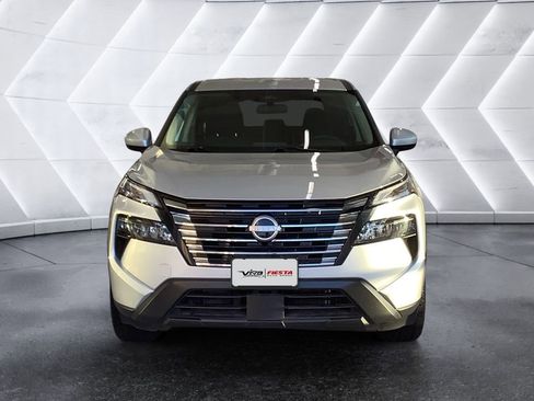 Used 2025 Nissan Rogue SV image 2