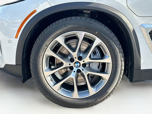 New 2026 BMW X5 xDrive50e w/ Premium Package AWD/4WD image 26