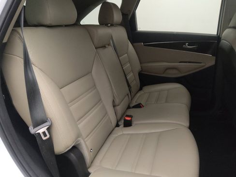 Used 2018 Kia Sorento EX image 19