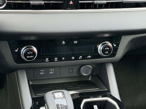 New 2026 Mitsubishi Outlander SE image 15