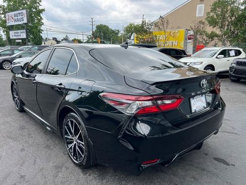Used 2023 Toyota Camry SE FWD image 3