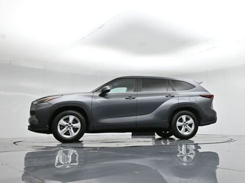 Used 2024 Toyota Highlander LE image 58