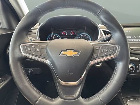 Used 2018 Chevrolet Equinox LT FWD image 12