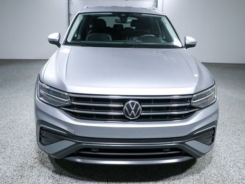 Used 2023 Volkswagen Tiguan SE FWD image 4