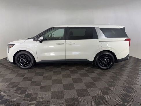 Used 2025 Kia Carnival image 10