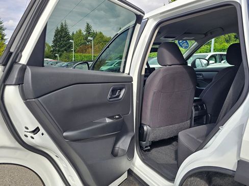 Used 2024 Nissan Rogue S AWD/4WD image 18